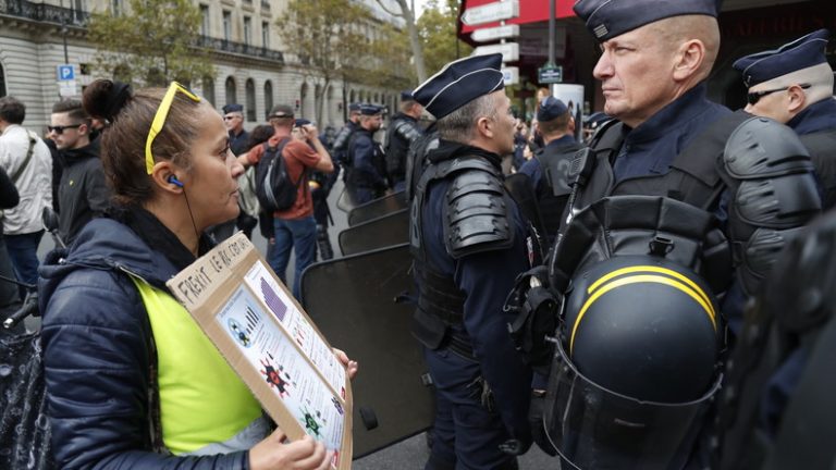 Acte 65: des Gilets jaunes bloqués et empêchés de manifester à Paris