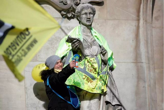 Police Use Tear Gas, Make Arrests at Yellow Vests Protests in Paris