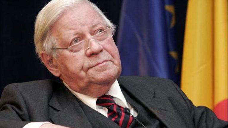 Helmut Schmidt on the Greek and European Debt Crisis (in German)