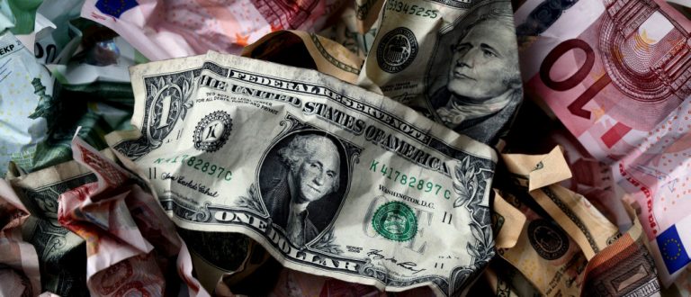 Le plan d’Oxfam : une «monnaie hélicoptère» distribuée avec discernement