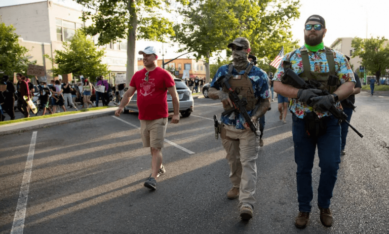 Protesters in US take arms and create militias