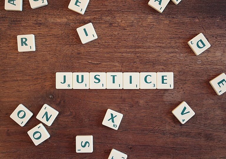 Vers la justice des majeurs pour les enfants