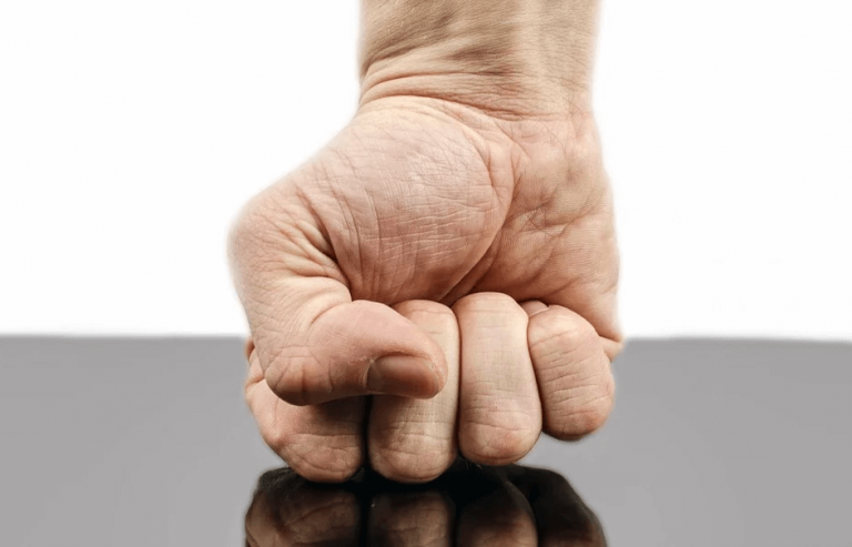 La violence détruit le mouvement social