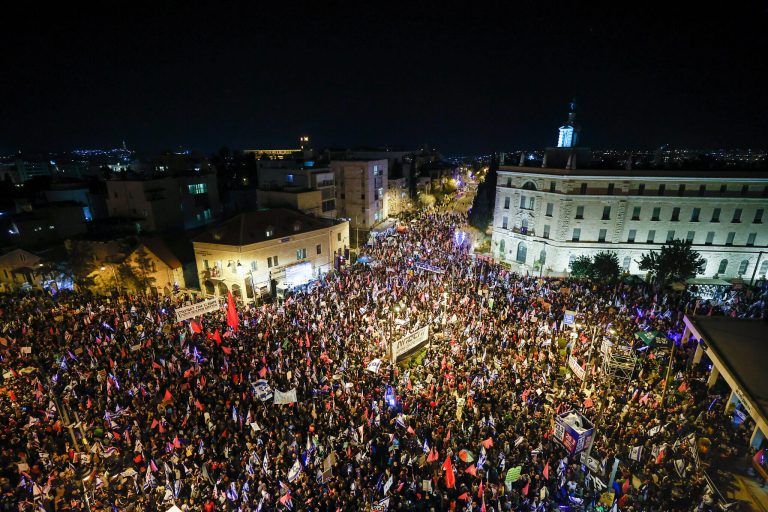Highest turnout in months at final pre-election protest against Netanyahu