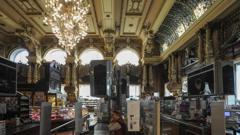 Landmark Imperial-Era Moscow Grocery Store to Close After 120 Years