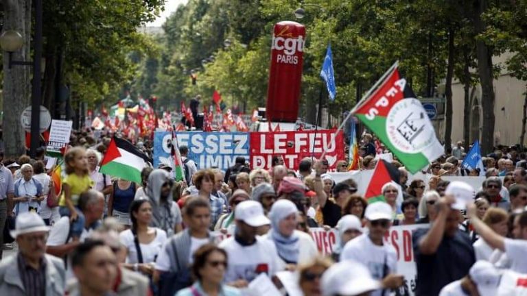 French demonstrating against Israeli Crimes arrested (in English, French and Polish)