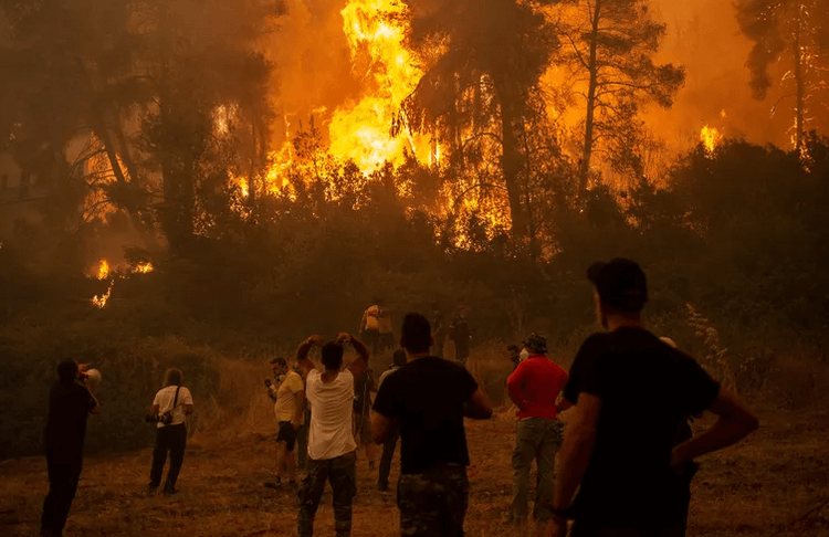En Grèce, “la politique du gouvernement est criminelle” face au changement climatique