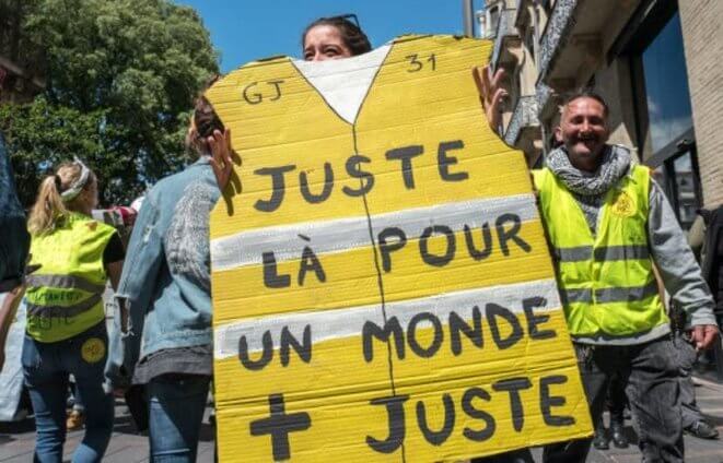 Comparaison entre le mouvement des Gilets jaunes et celui des anti-passe sanitaire
