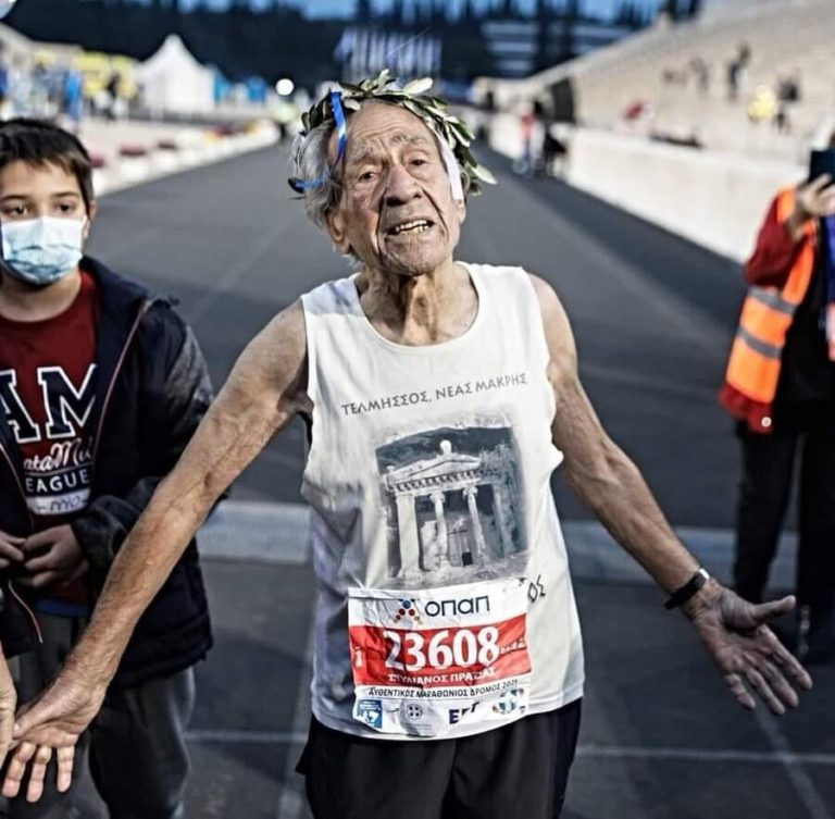 Stelios Prassas, at 90 years of age, finishes 38. Athens Authentic Marathon