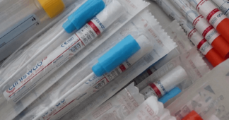 Covid-19 : “il faut rendre les tests à nouveau gratuits”, selon l’épidémiologiste Antoine Flahault