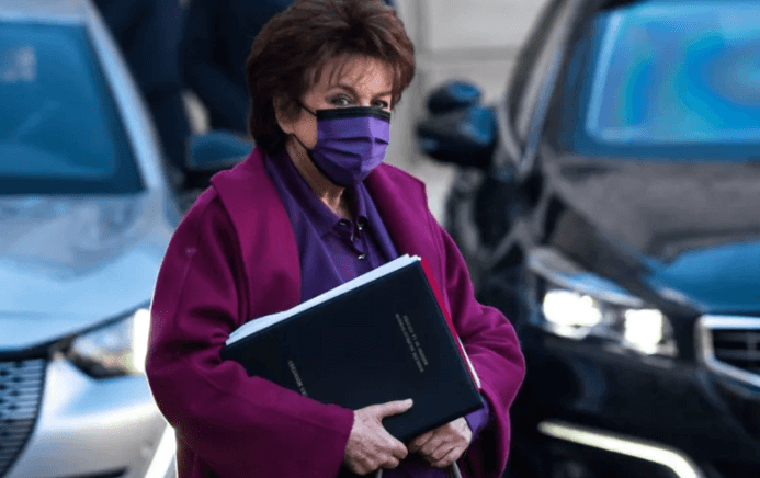 Guerre d’Algérie : la France va ouvrir ses archives “avec 15 ans d’avance”, annonce Roselyne Bachelot