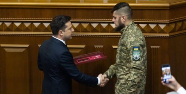 Comment Zelensky a fait la paix avec les paramilitaires néonazis