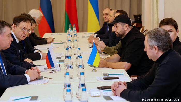 First Round of Russia-Ukraine Talks Conclude, Both Sides Agree to Hold More