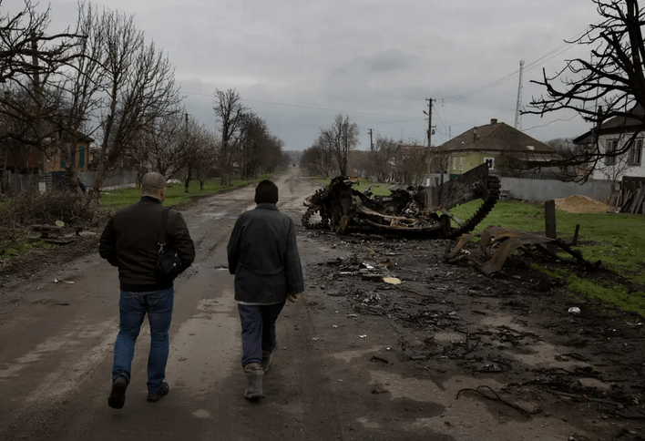 To Push Back Russians, Ukrainians Hit a Village With Cluster Munitions