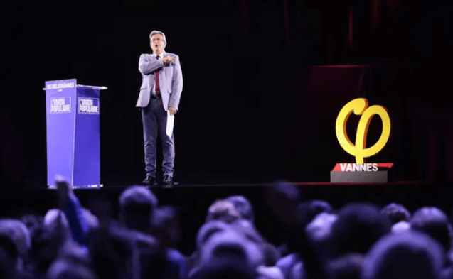 Mélenchon appears as hologram in final push for French election