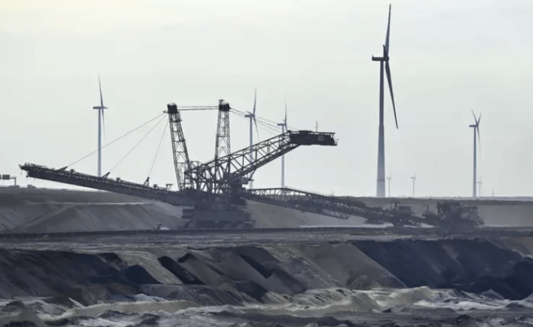 Campaigners Say IPCC Report Reveals ‘Bleak and Brutal Truth’ About Climate Emergency