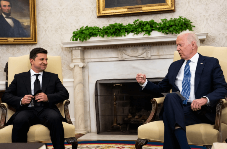 Biden’s Foreign Policy Is Sinking the Congressional Dems—and Ukraine