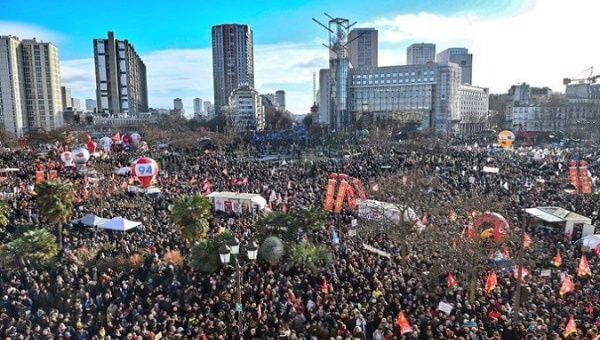 French Unions Call for New Strikes Over Pension Reforms