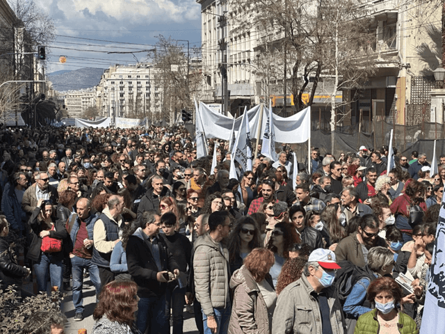 Hundreds of Thousands Protest in Greece Demanding Justice for the Dead of Train Crash
