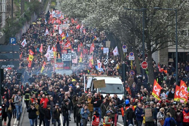 23 mars : une réponse puissante au 49-3 et à la stratégie perdante de l’intersyndicale