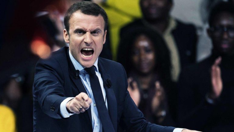 Macron ! Des-ti-tu-tion