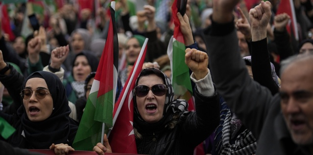 Hundreds of thousands take to the streets in global day of action to call for Gaza ceasefire