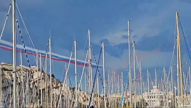 L’équipe d’élite de voltige française a dessiné par erreur le drapeau tricolore russe