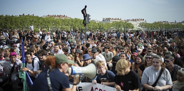 Hundreds of thousands take to the streets of France to protest against right-wing ‘power grab’
