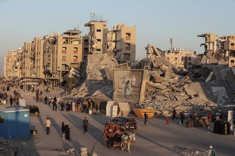 Israel carries out field executions, massacres in north Gaza