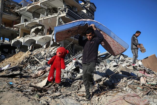 Palestinians Dig 68 More Bodies Out of Gaza Rubble, Raising Death Toll