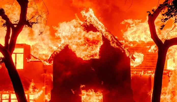 As Apocalyptic Fires Torch LA, Climate Campaigners Say ‘Big Oil Did This’