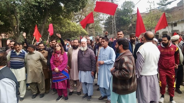 Pakistan’s railway workers fight back against privatization plan