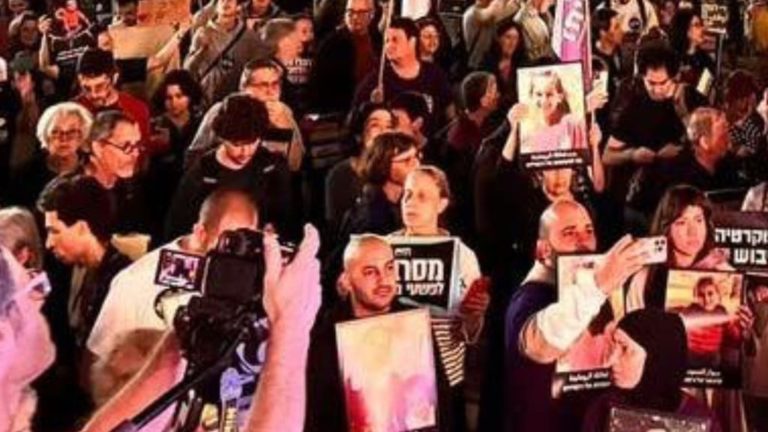 Vers le Sommet des peuples pour la Paix à Jérusalem, les 8 et 9 mai. Beau rassemblement ce jeudi 24 avril à Tel Aviv