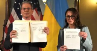 US and Ukraine Sign Minerals Deal
