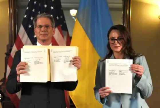 US and Ukraine Sign Minerals Deal
