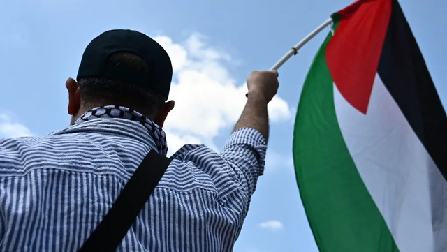 Greeks arrested for shouting “Free Palestine” to Israeli tourists