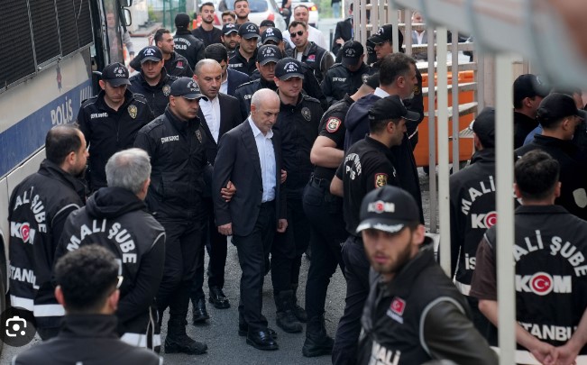 Turkish police detain over 500 opposition figures in anti-CHP crackdown