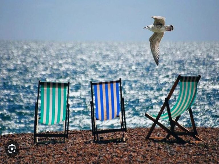Greeks “Have” the Beaches, the Sun…But no Cash to Enjoy Them…
