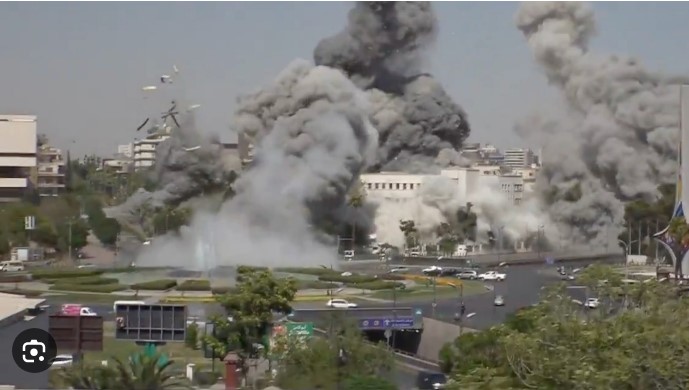 Israel Launches Airstrikes on Syria’s Defense Ministry and Near the Presidential Palace in Damascus