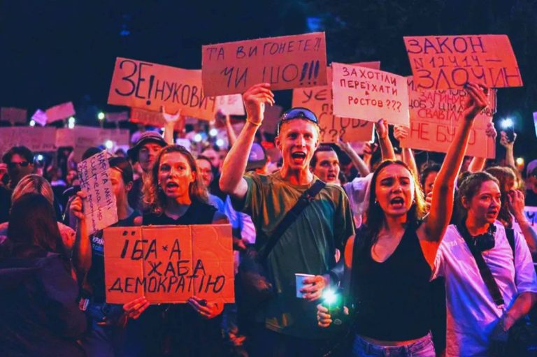 Protests break out in Ukraine over Zelensky weakening anti corruption bodies