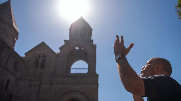 Armenian Church vs. State: Legal Expert Warns of Political Interference in Etchmiadzin