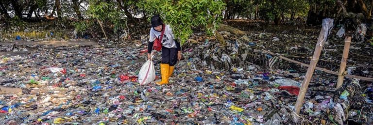 As Deadline Looms, Advocates Call Plastics Treaty Draft ‘Nothing Short of a Betrayal’