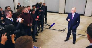 Putin Brushes Off New US Sanctions, Issues Warning on Tomahawk Missiles Putin Brushes Off New US Sanctions, Issues Warning on Tomahawk Missiles