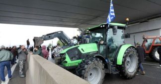 Farmers block Athens-Lamia highway, protests over EU payment delays intensify Farmers block Athens-Lamia highway, protests over EU payment delays intensify