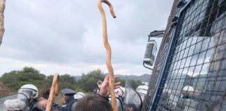 Demonstrators win the battle with policemen in Chania airoport
