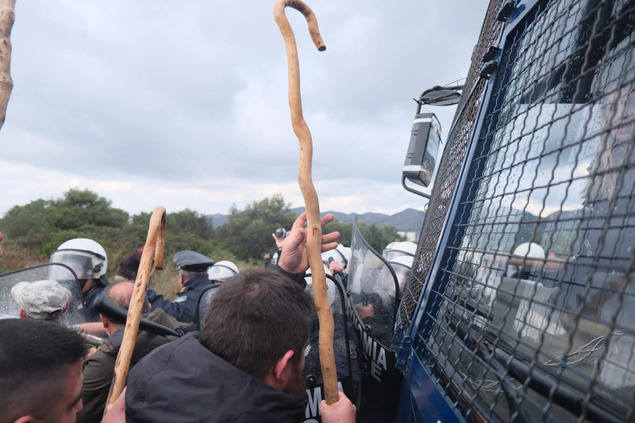 Demonstrators win the battle with policemen in Chania airoport