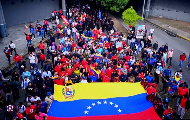 Venezuelan Govt Supporters Rally in Caracas Amid Warnings of Possible U.S. Intervention
