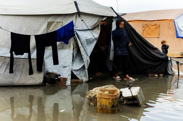 Daily Thirst amid Tents and Ruins: A ‘Rough and Sandy Path’ for Gaza’s Displaced