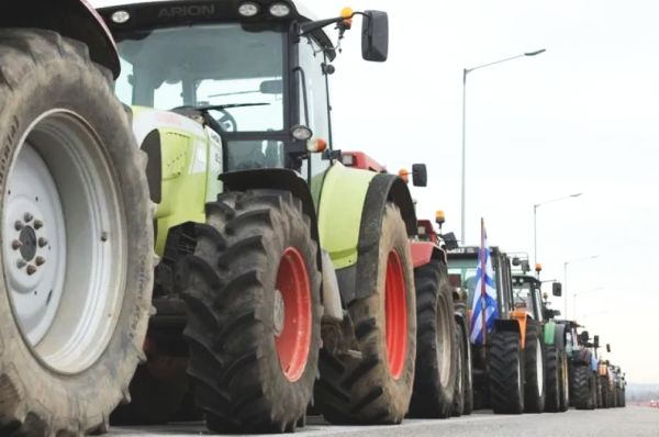 Greek Farmers determined – Reinforcing the blockades and escalating the protests.