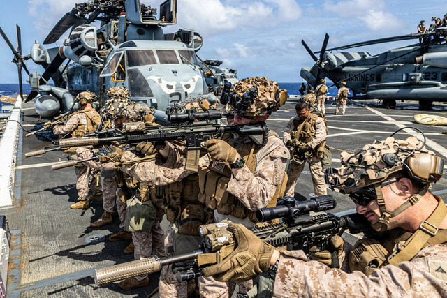 US Sends Thousands More Troops to Middle East, Considers Ground Ops in Iran